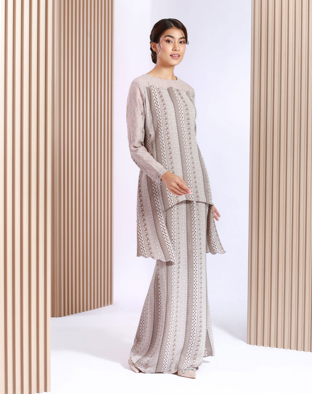 JELITA BAJU KURUNG
