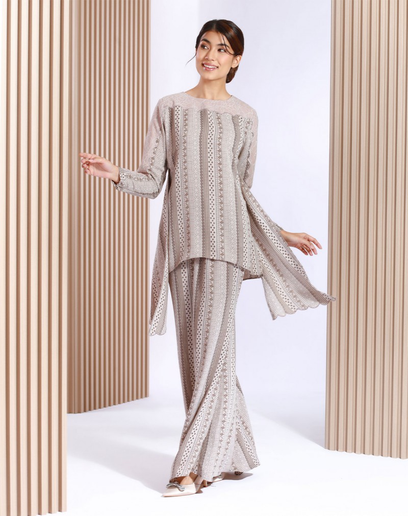 JELITA BAJU KURUNG