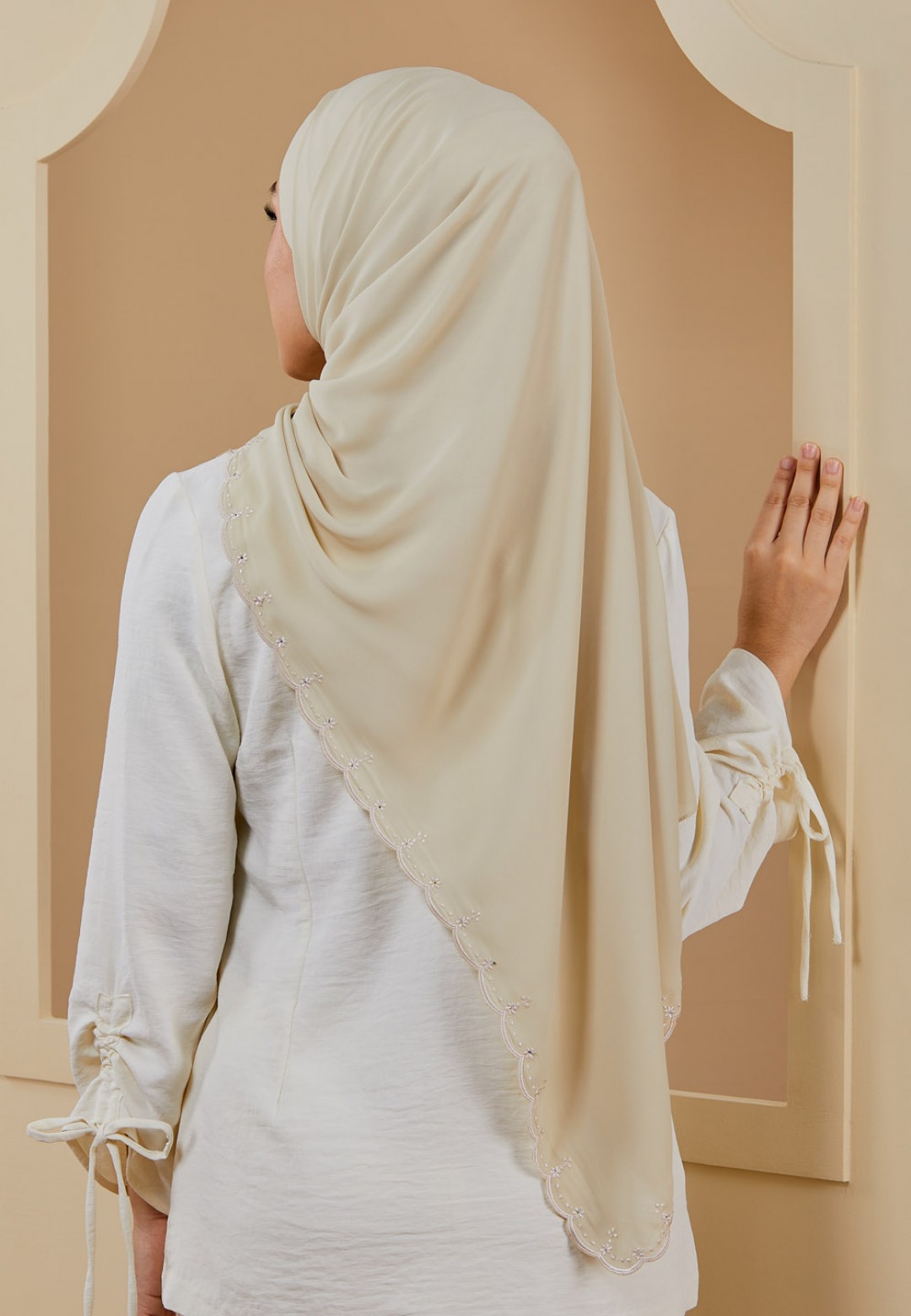 SHAWL EMBROIDERY DAHLIA