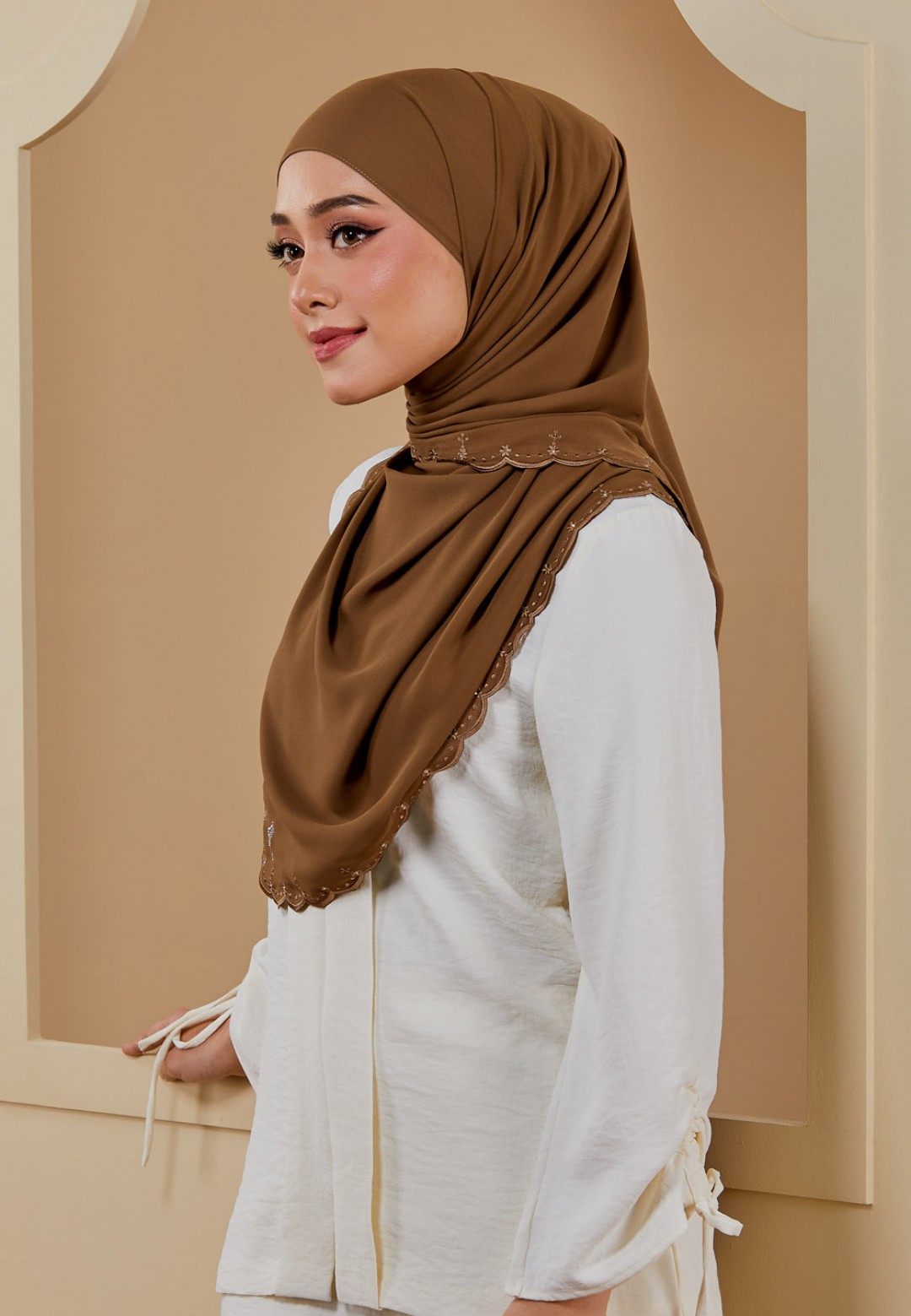 SHAWL EMBROIDERY DAHLIA