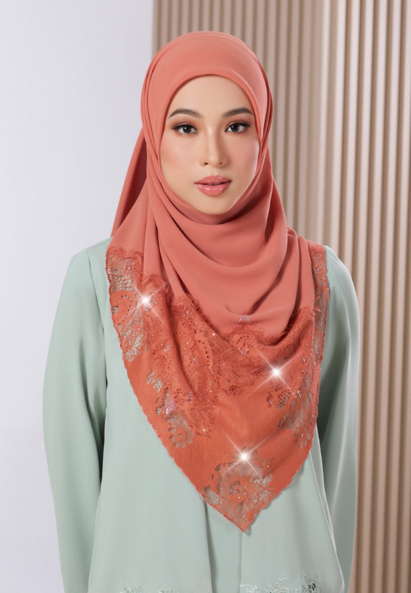 SQUARE PRIMROSE PLAIN LACE DIAMOND 249