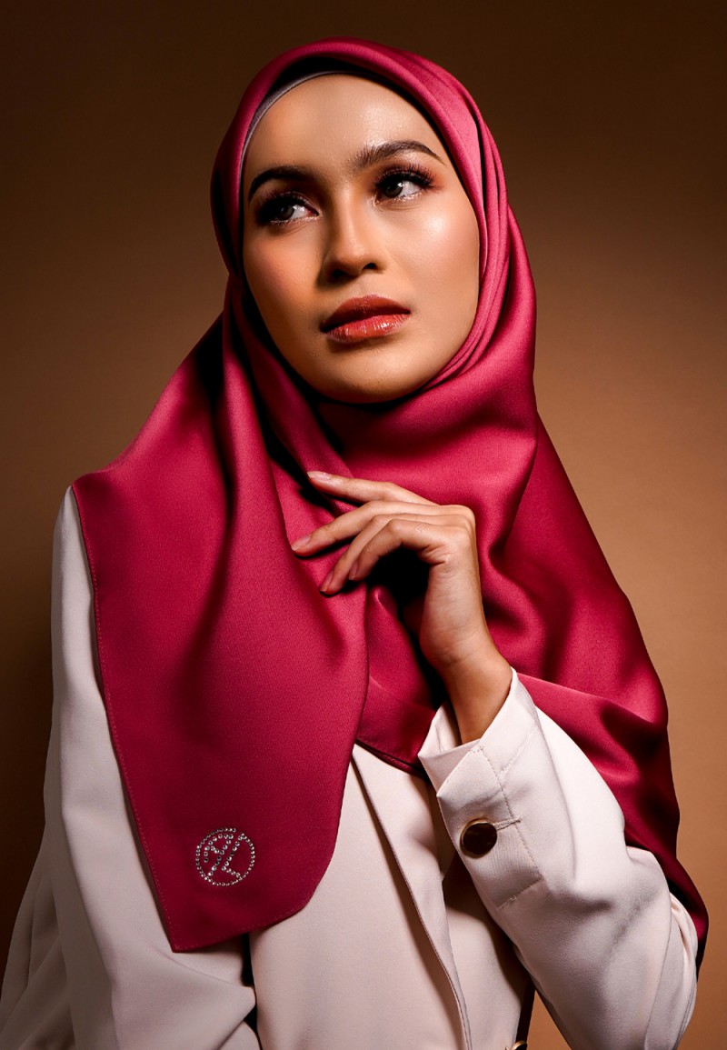 SQ 159 SARA PLAIN