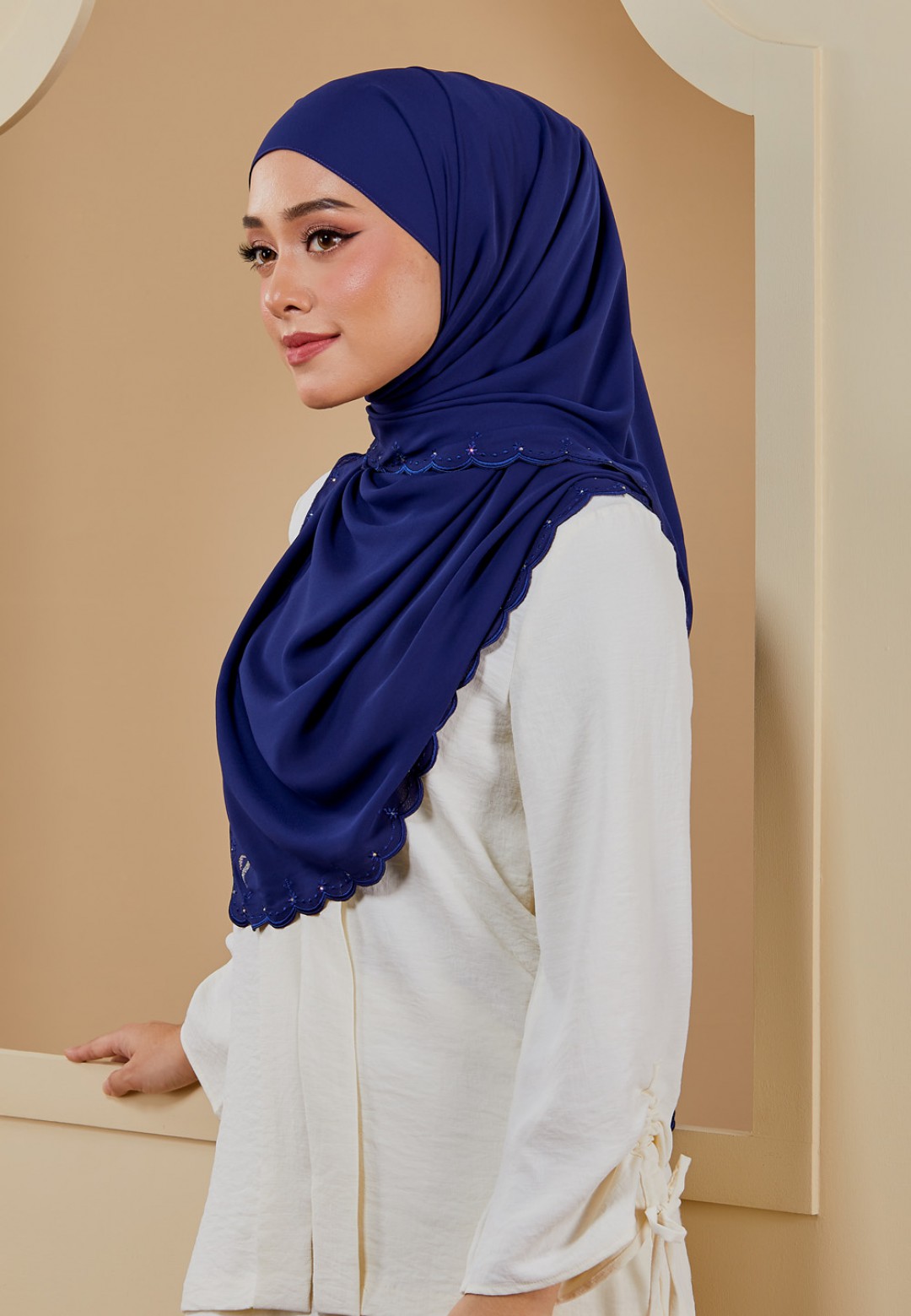 SHAWL EMBROIDERY DAHLIA