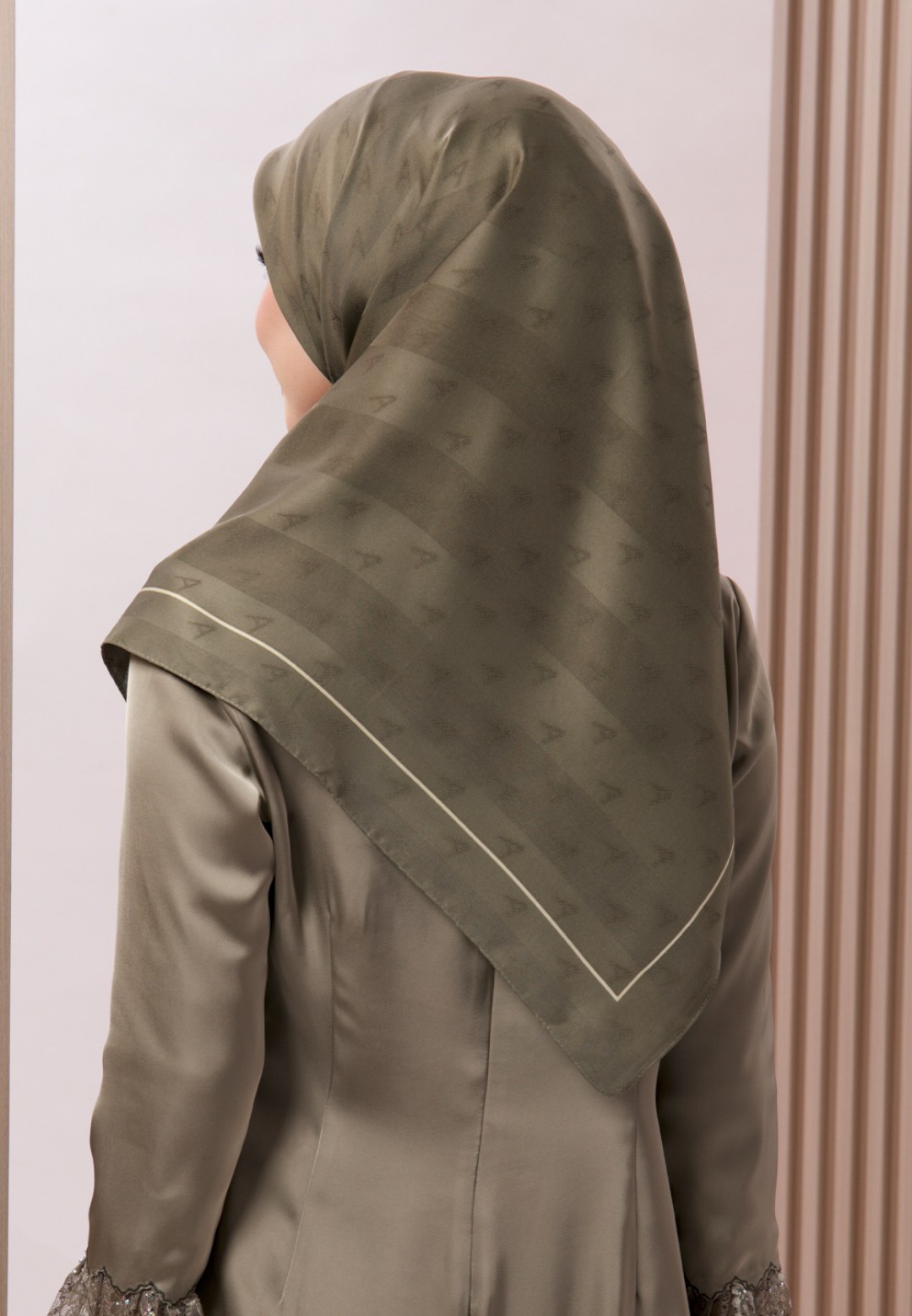 SQ JACQUARD TWILL BORDER (STD) 199 (B2)