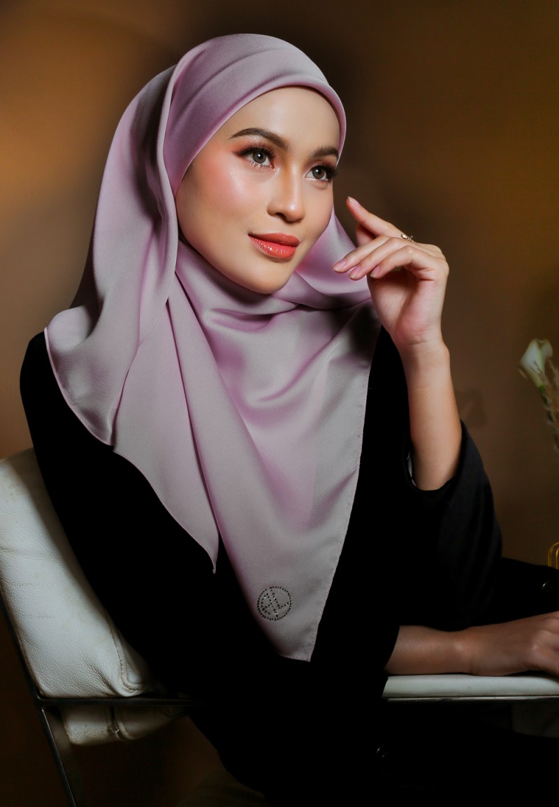 SQ 159 SARA PLAIN