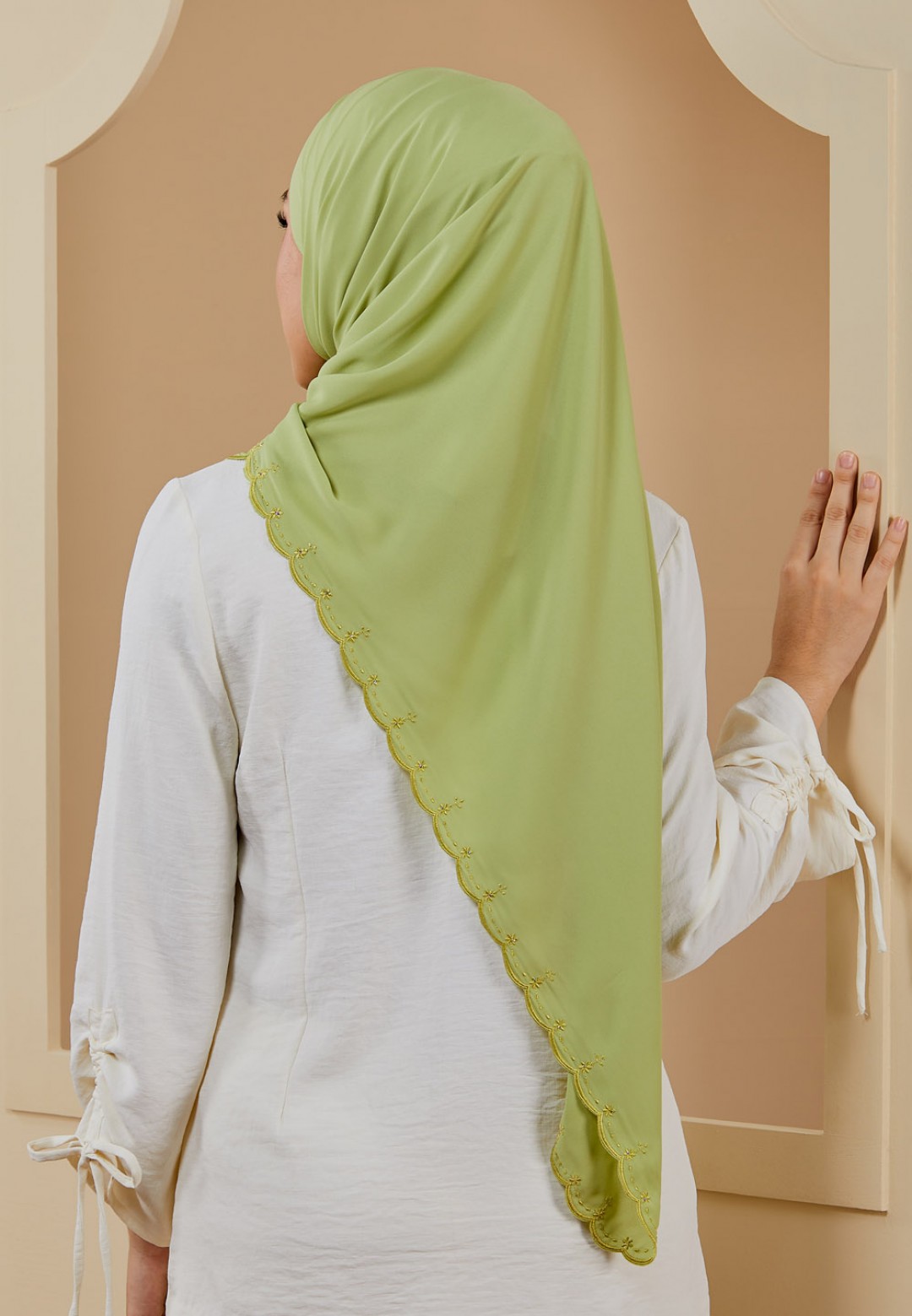 SHAWL EMBROIDERY DAHLIA