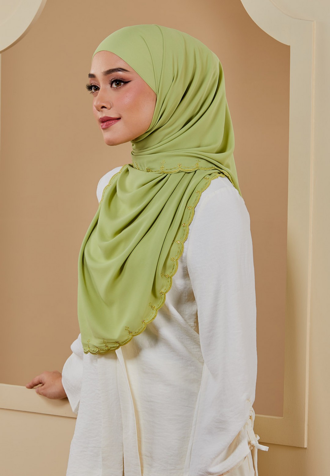SHAWL EMBROIDERY DAHLIA