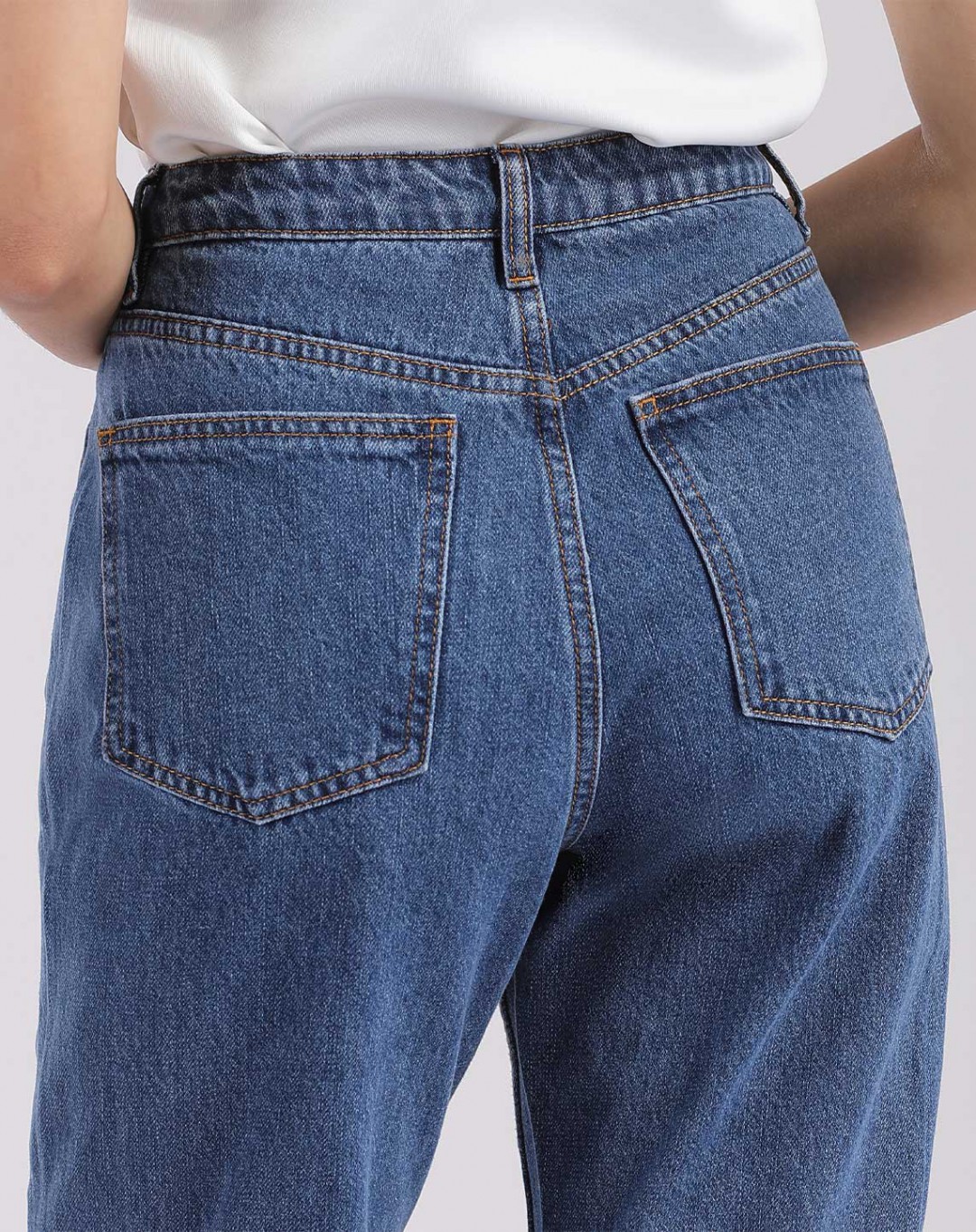 LIVIA MOMS STRAIGHT CUT JEANS