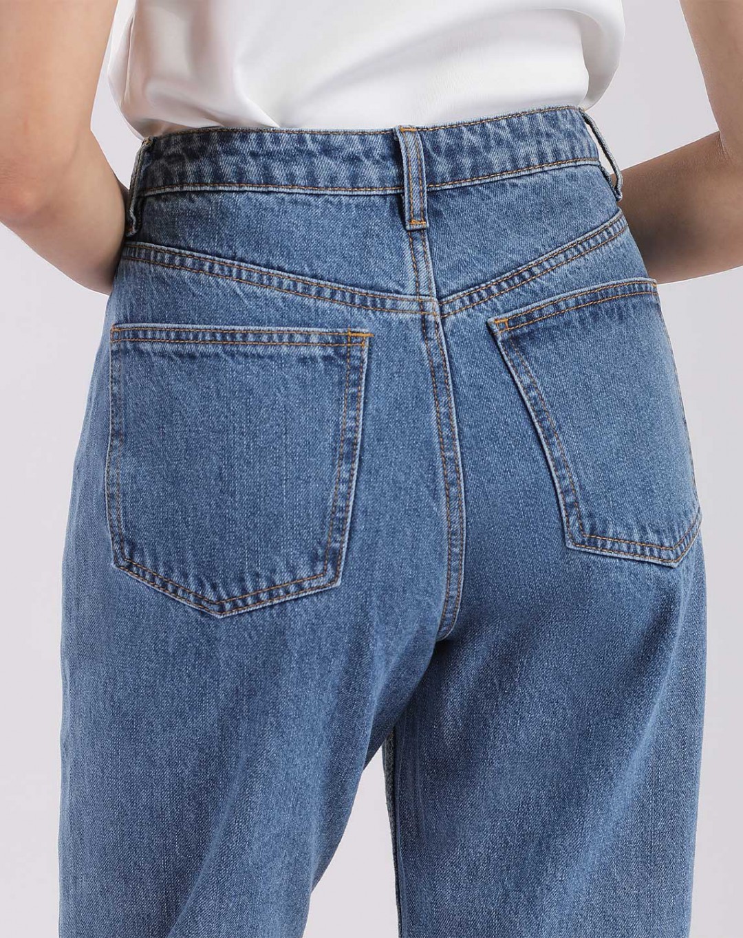 LIVIA MOMS STRAIGHT CUT JEANS