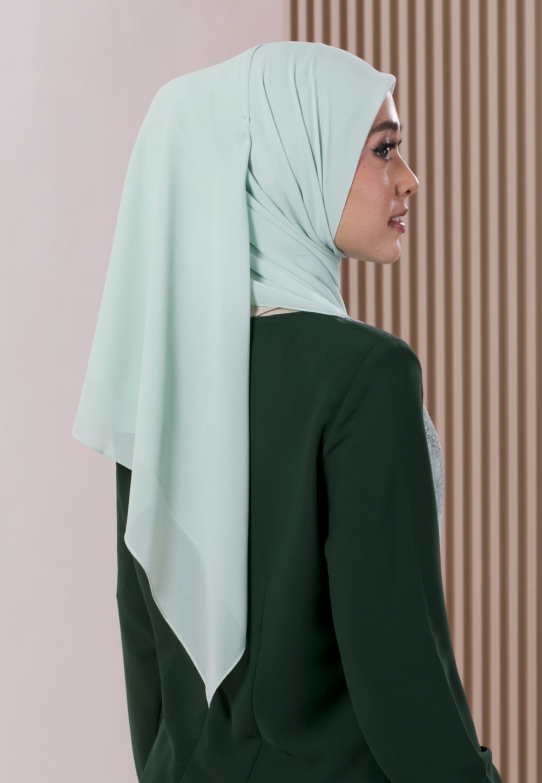 SQUARE PRIMROSE PLAIN LACE DIAMOND 249