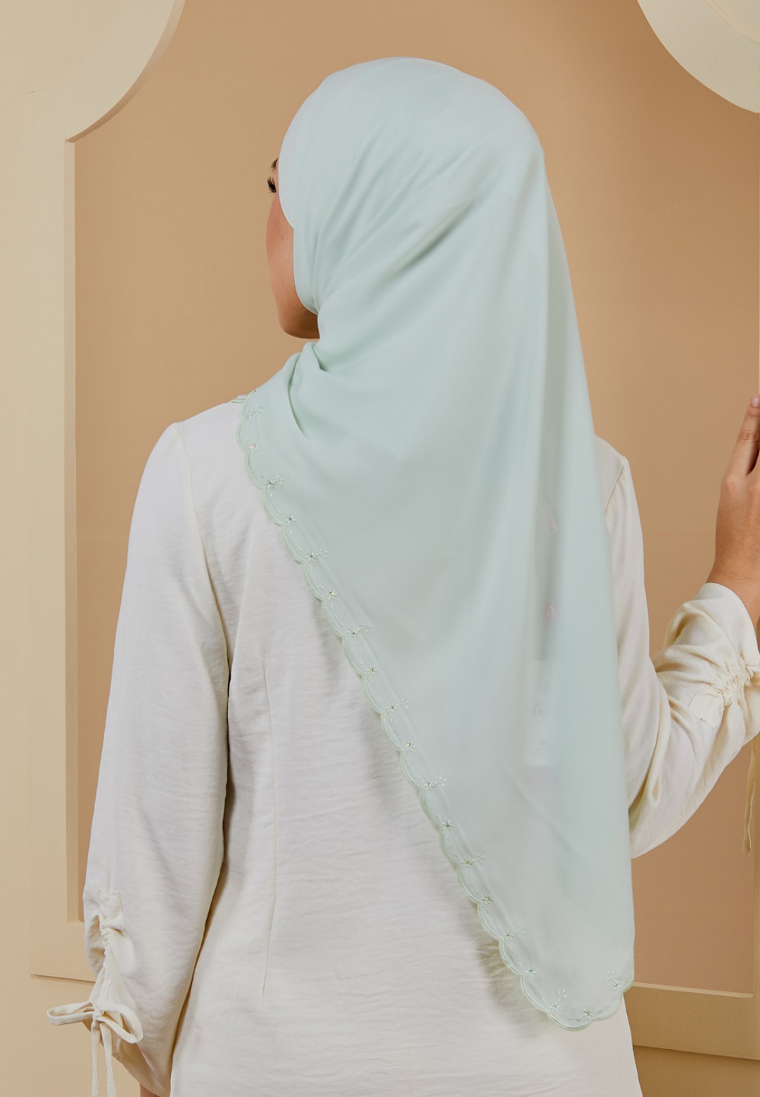 SHAWL EMBROIDERY DAHLIA
