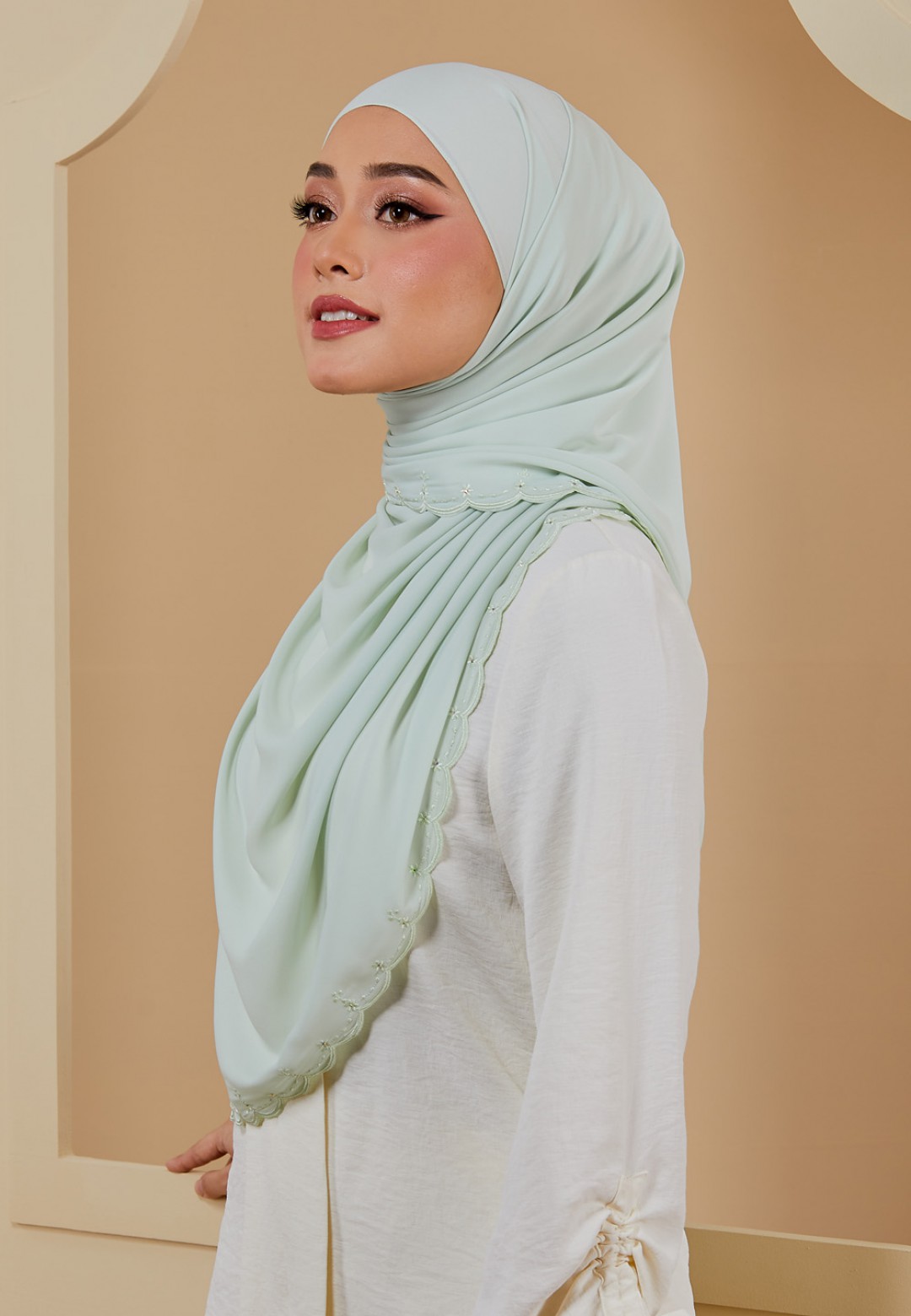 SHAWL EMBROIDERY DAHLIA