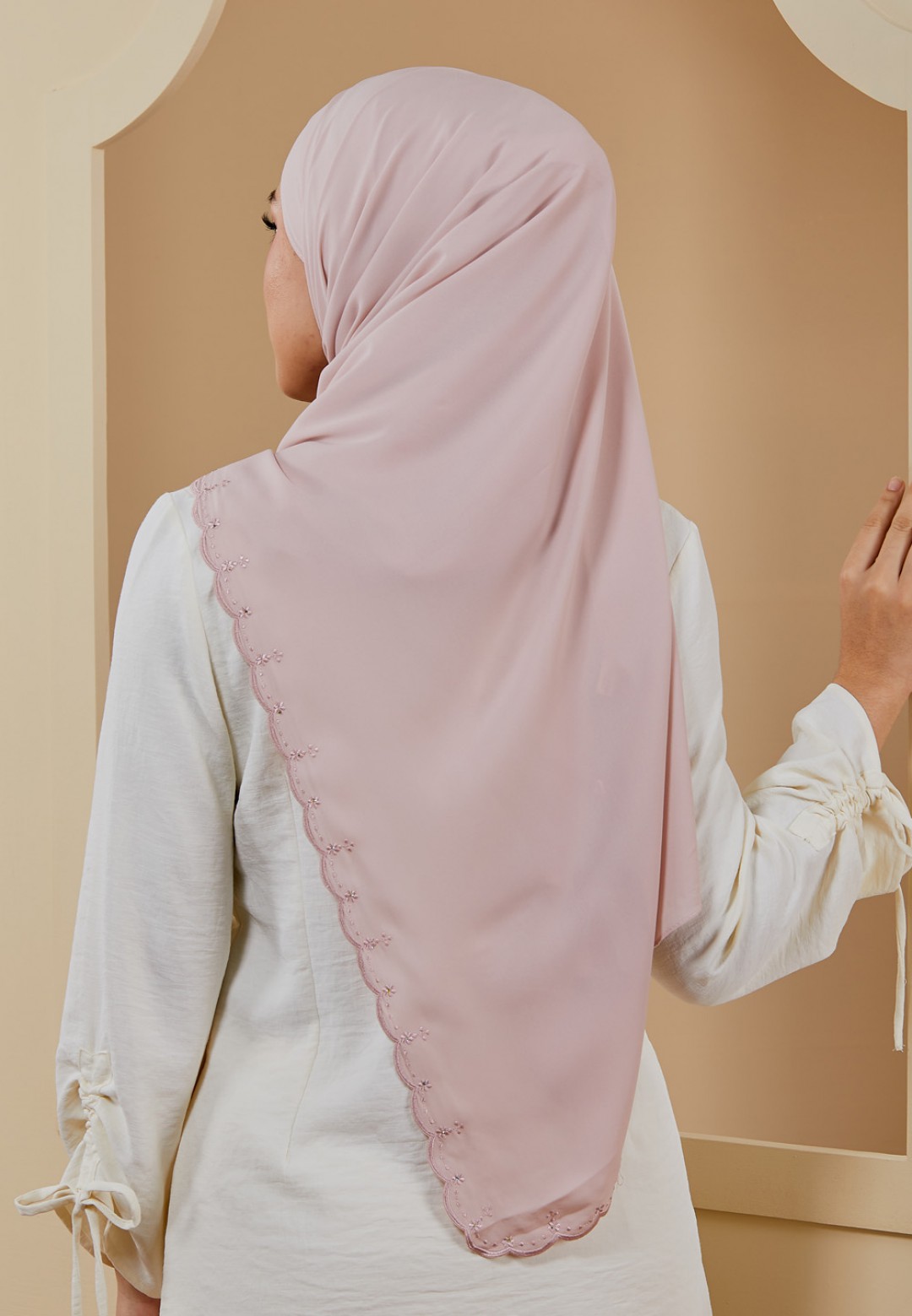 SHAWL EMBROIDERY DAHLIA
