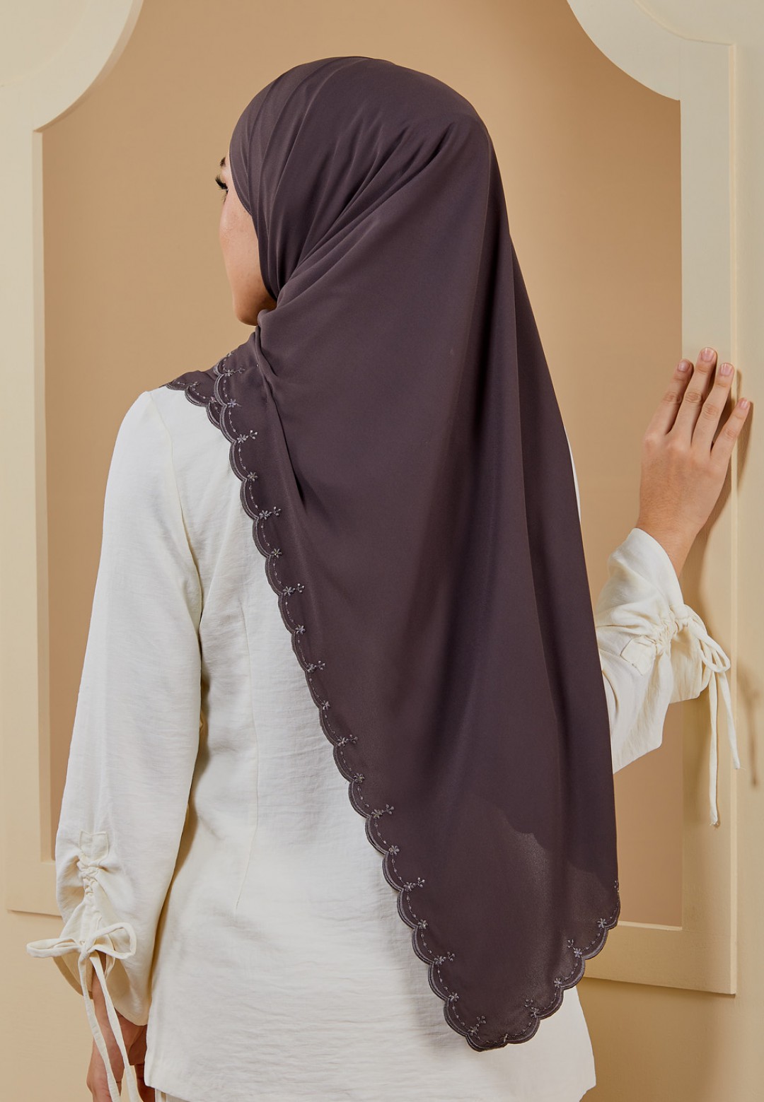 SHAWL EMBROIDERY DAHLIA