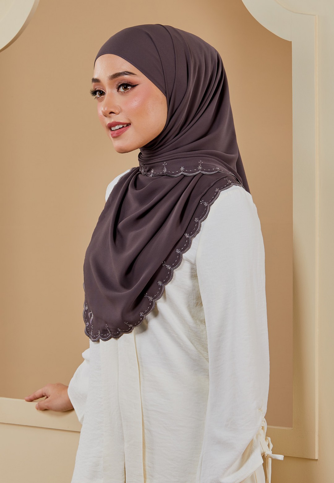 SHAWL EMBROIDERY DAHLIA