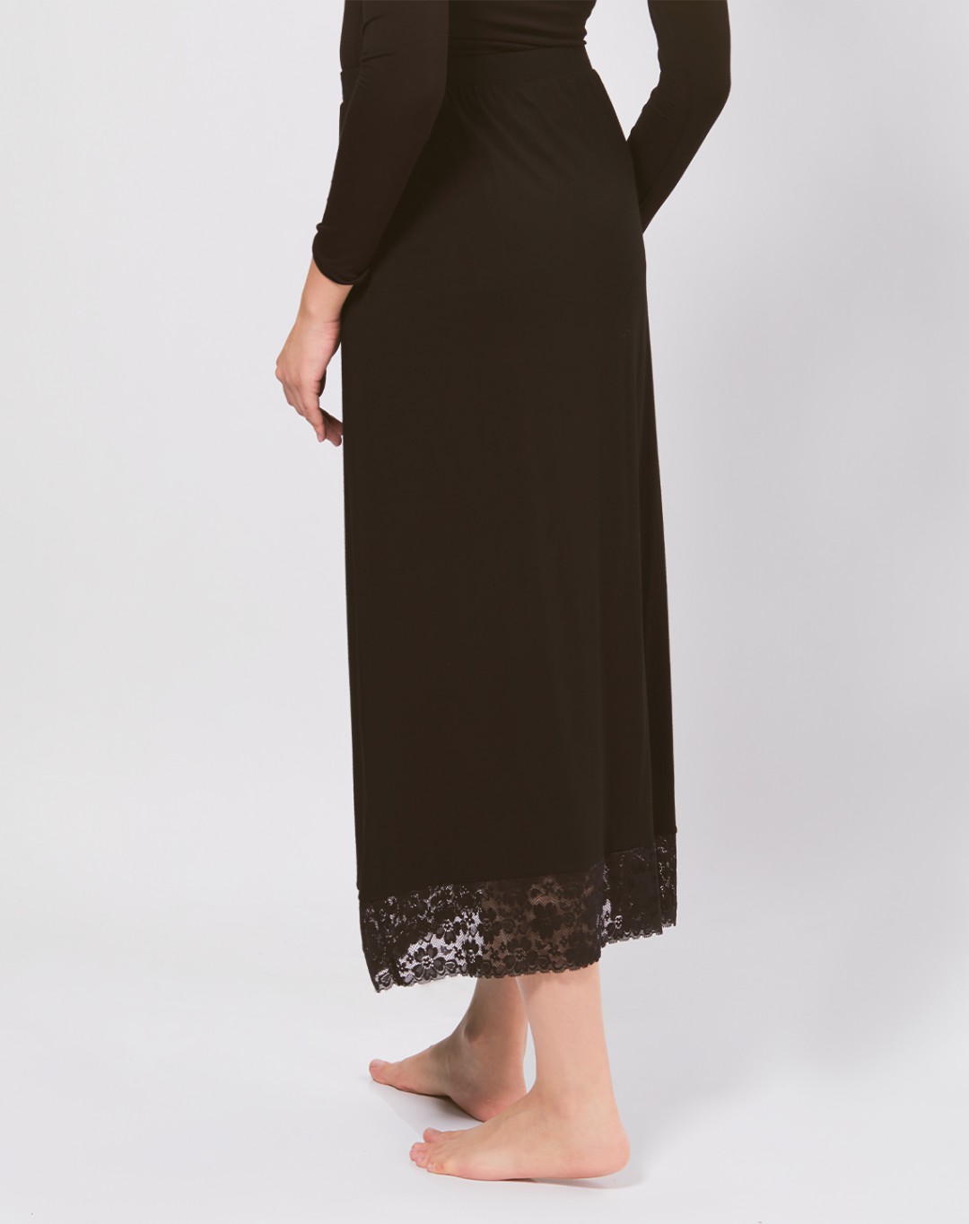 NYLA SKIRT (LACE BORDER)