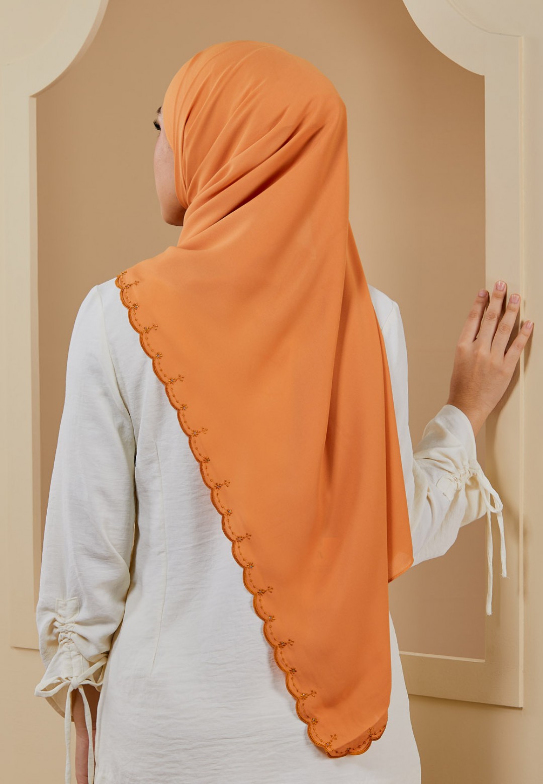 SHAWL EMBROIDERY DAHLIA