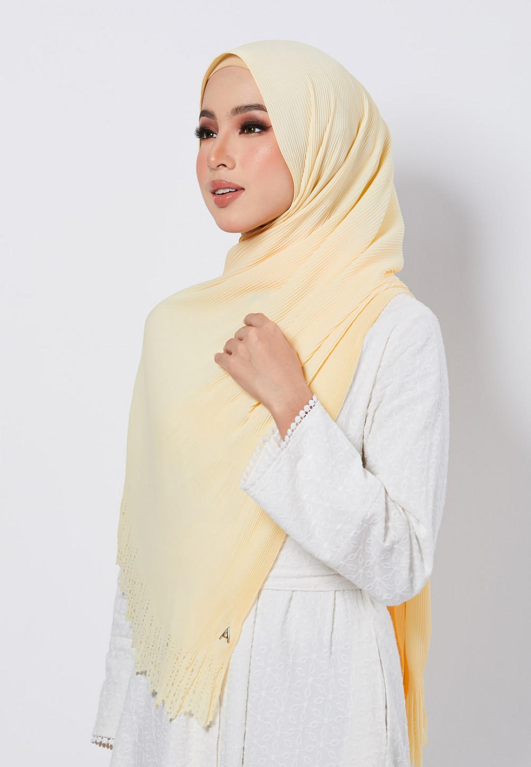 SHAWL LASERCUT PRETTY PLEATS 209