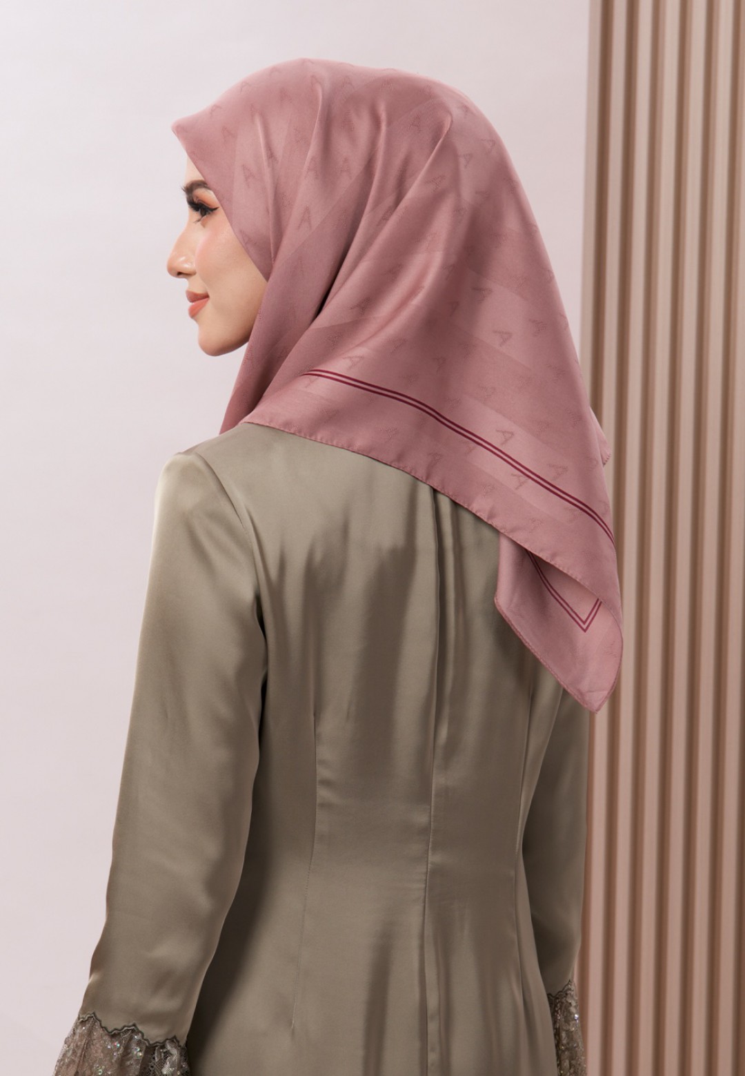 SQ JACQUARD TWILL BORDER (MINI) 189 (B2)