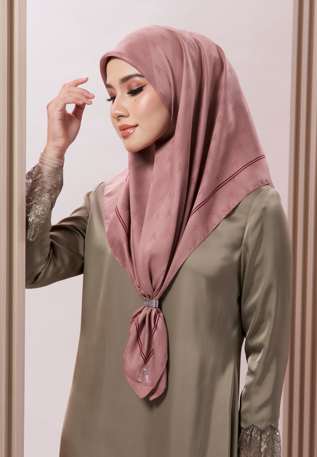 SQ JACQUARD TWILL BORDER (MINI) 189 (B2)