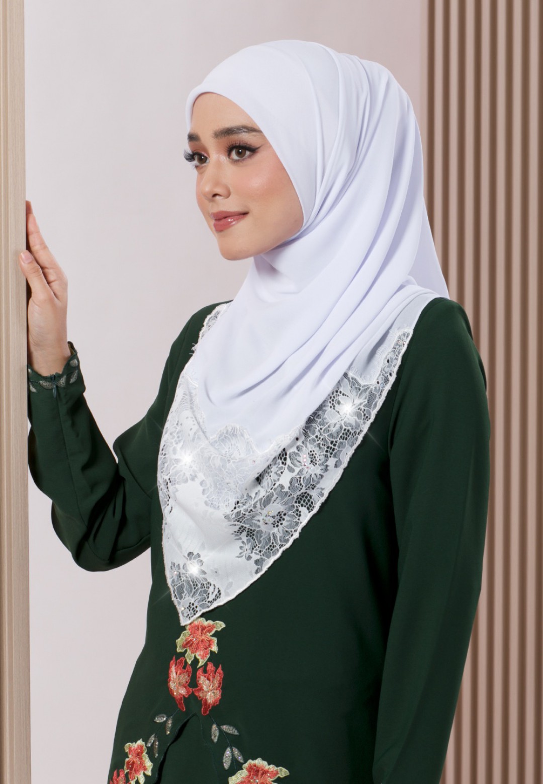 SQUARE PRIMROSE PLAIN LACE DIAMOND 249