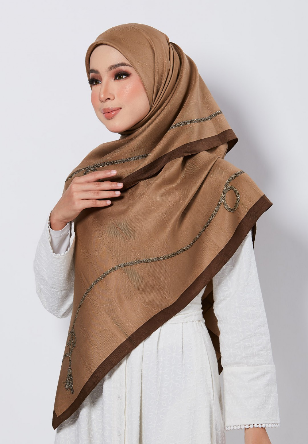 SQ 199 MAYRAA JACQUARD TWILL